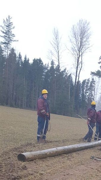 Sähkärit hommissa Cêsiksessä
